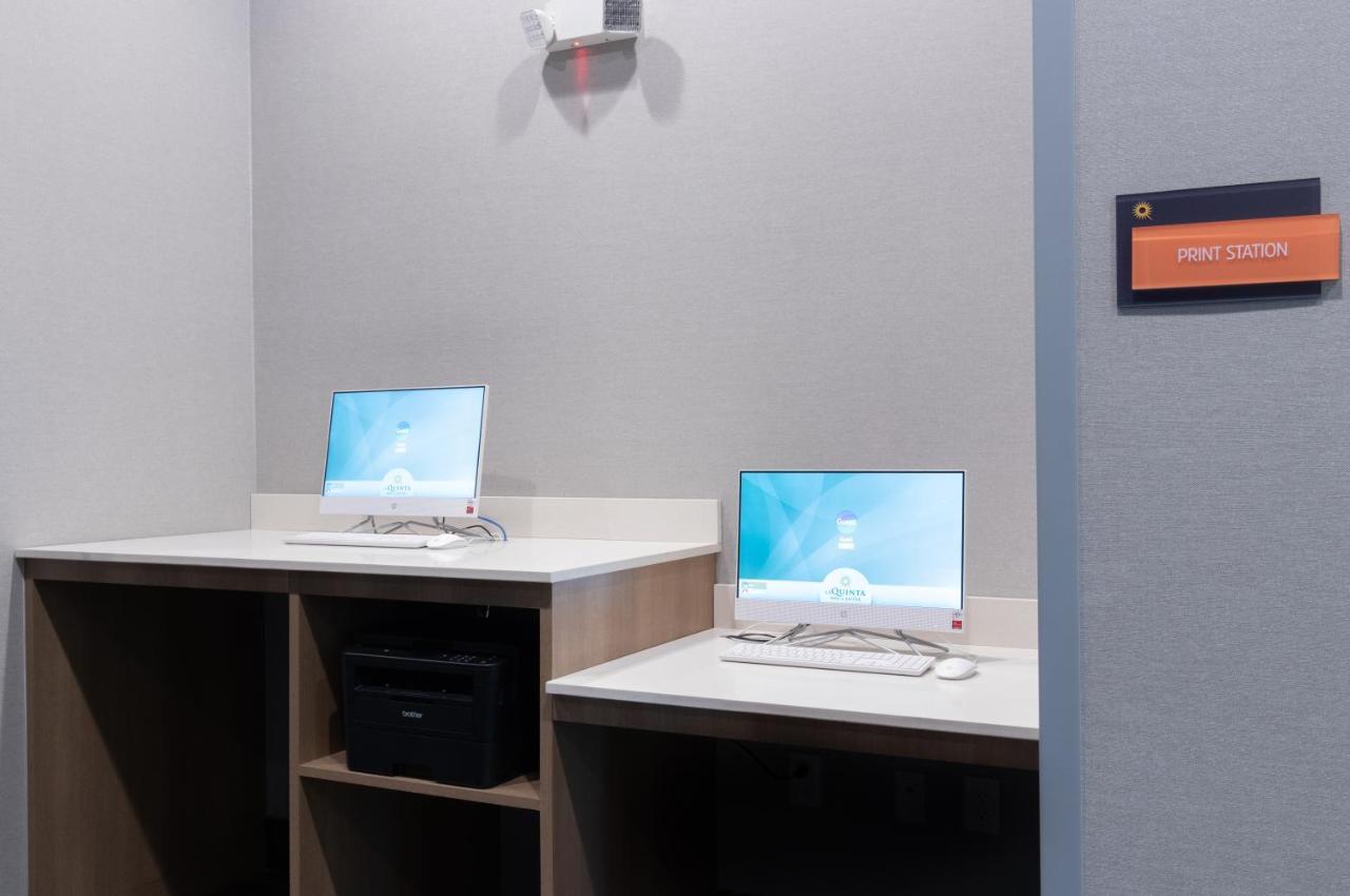 La Quinta Inn & Suites By Wyndham San Antonio Seaworld Lafb ภายนอก รูปภาพ