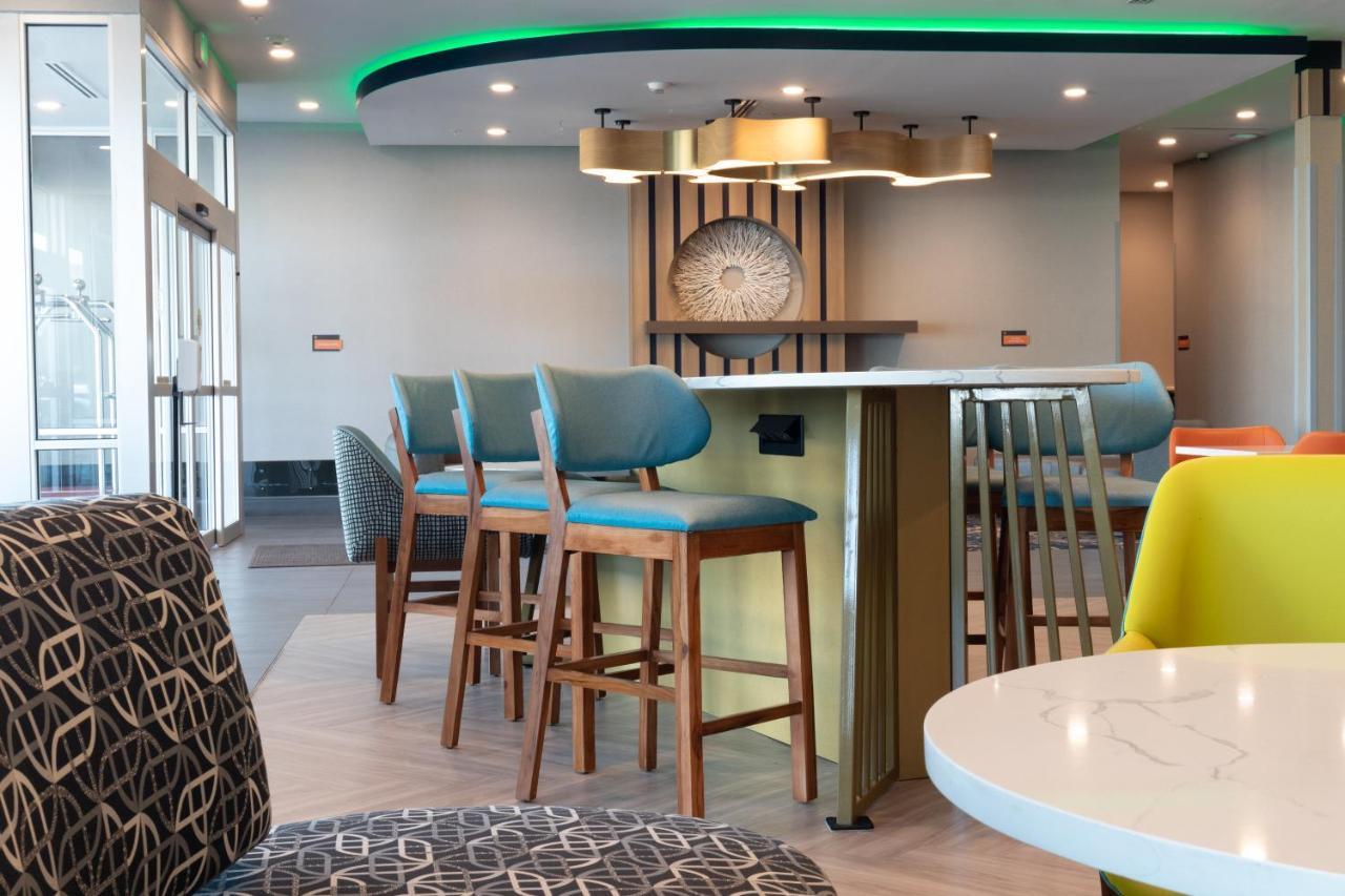 La Quinta Inn & Suites By Wyndham San Antonio Seaworld Lafb ภายนอก รูปภาพ