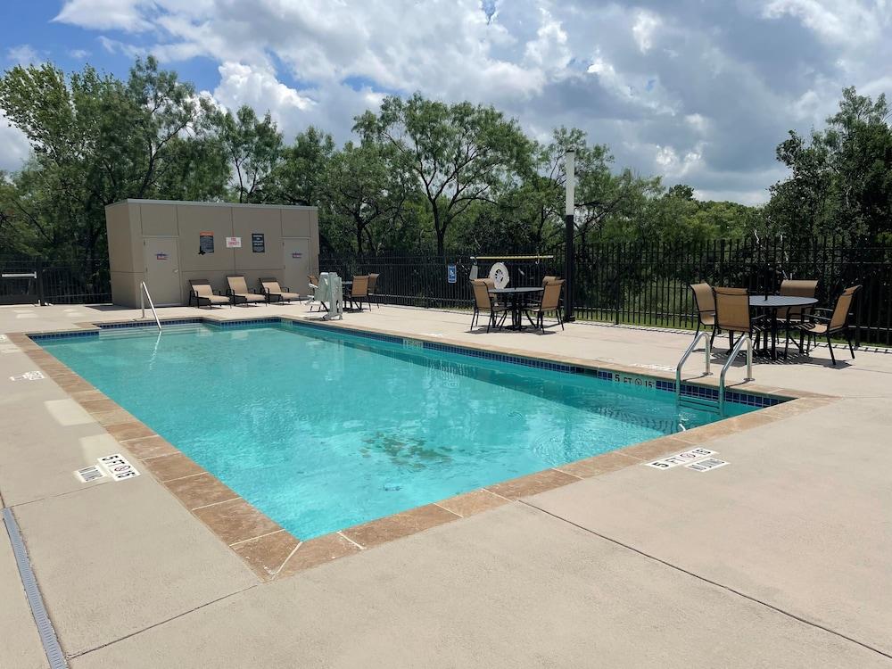 La Quinta Inn & Suites By Wyndham San Antonio Seaworld Lafb ภายนอก รูปภาพ