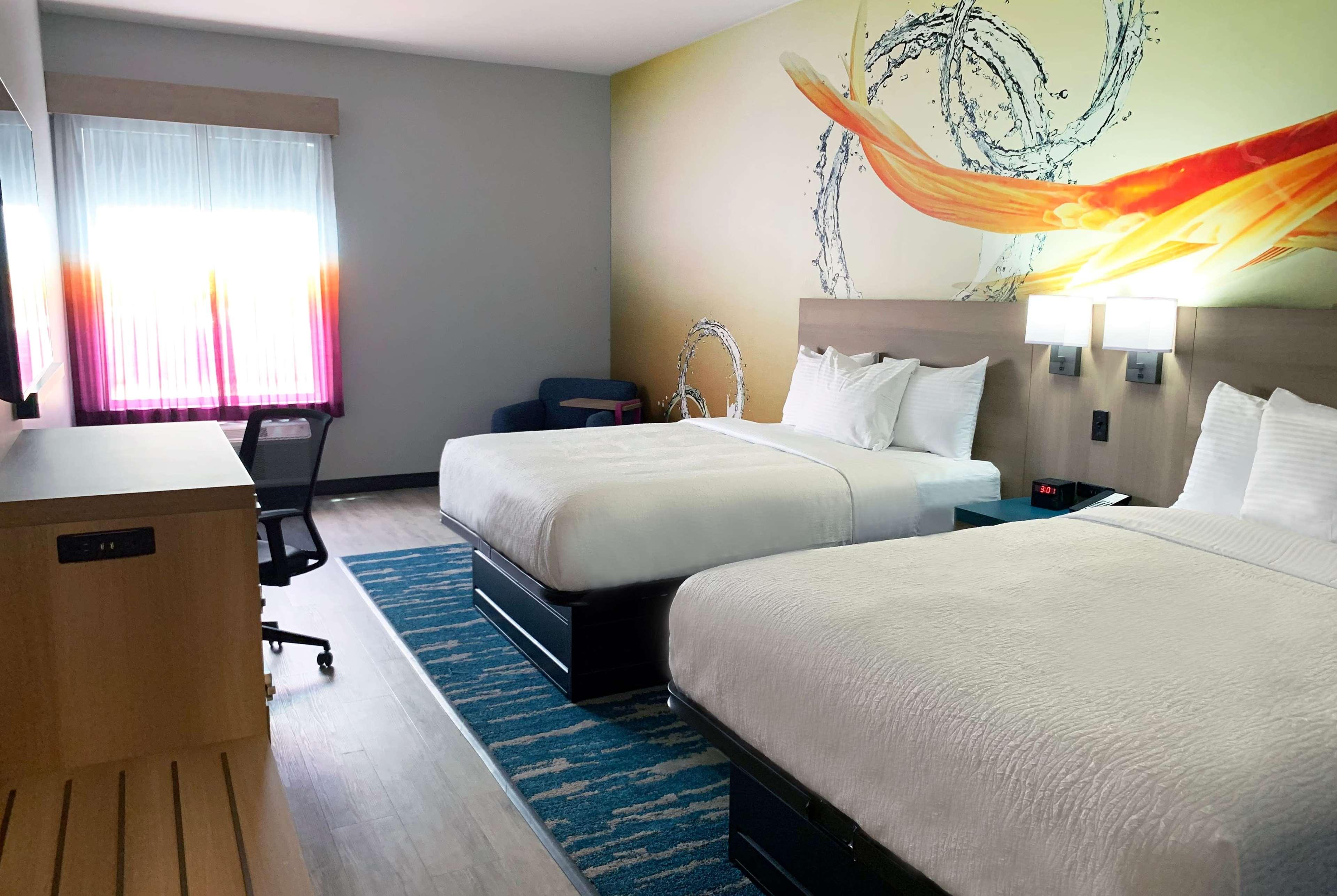 La Quinta Inn & Suites By Wyndham San Antonio Seaworld Lafb ภายนอก รูปภาพ