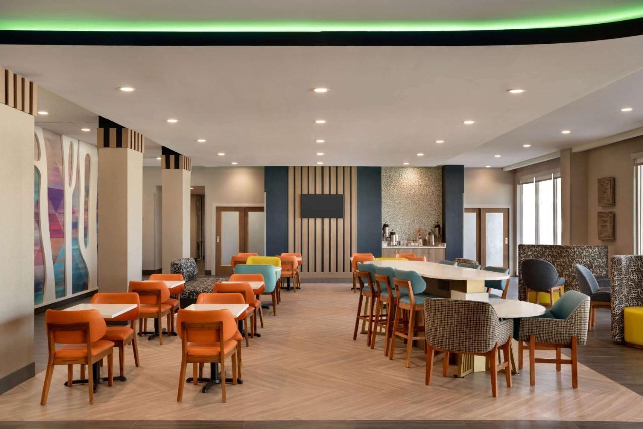 La Quinta Inn & Suites By Wyndham San Antonio Seaworld Lafb ภายนอก รูปภาพ