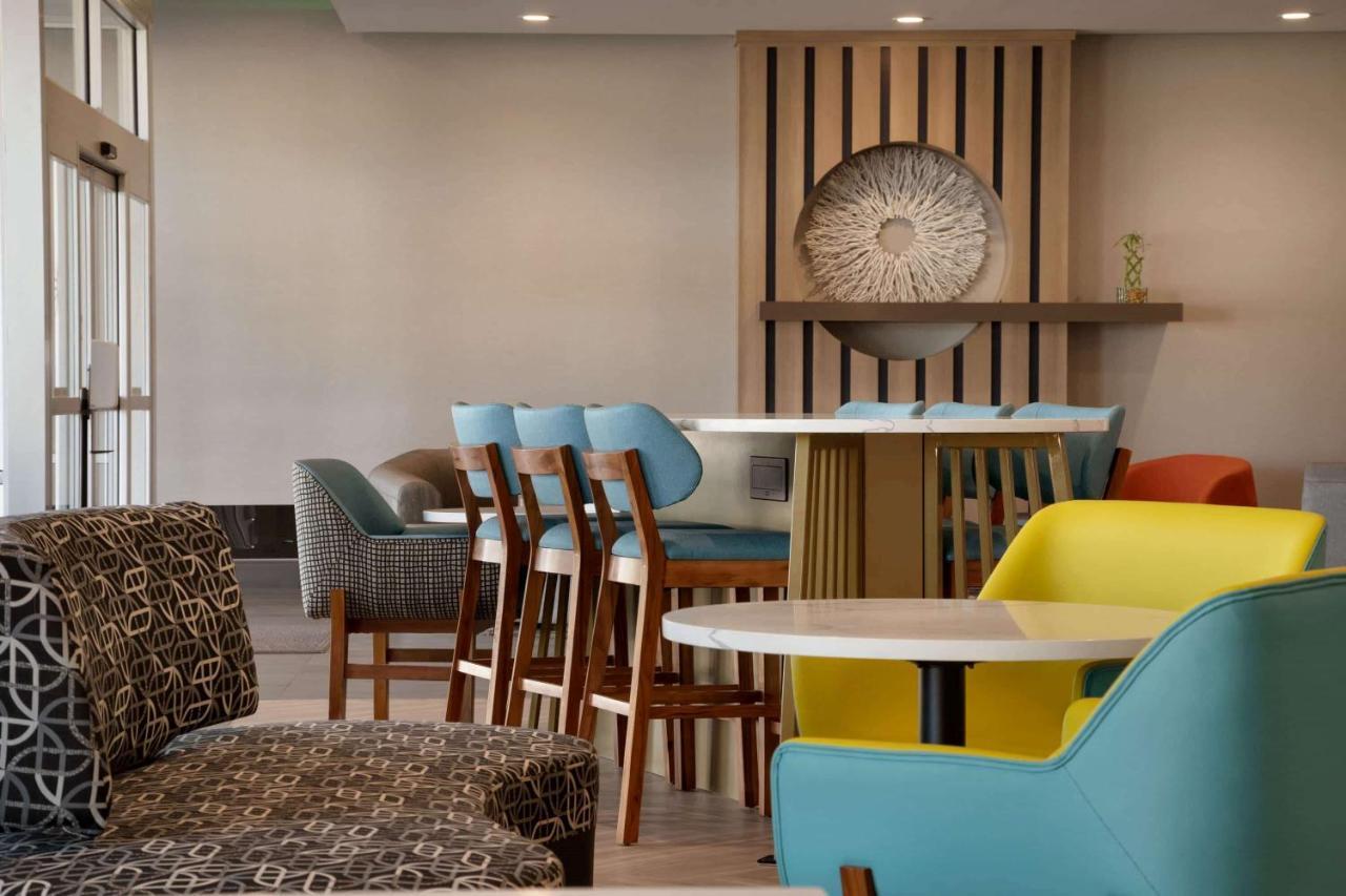 La Quinta Inn & Suites By Wyndham San Antonio Seaworld Lafb ภายนอก รูปภาพ