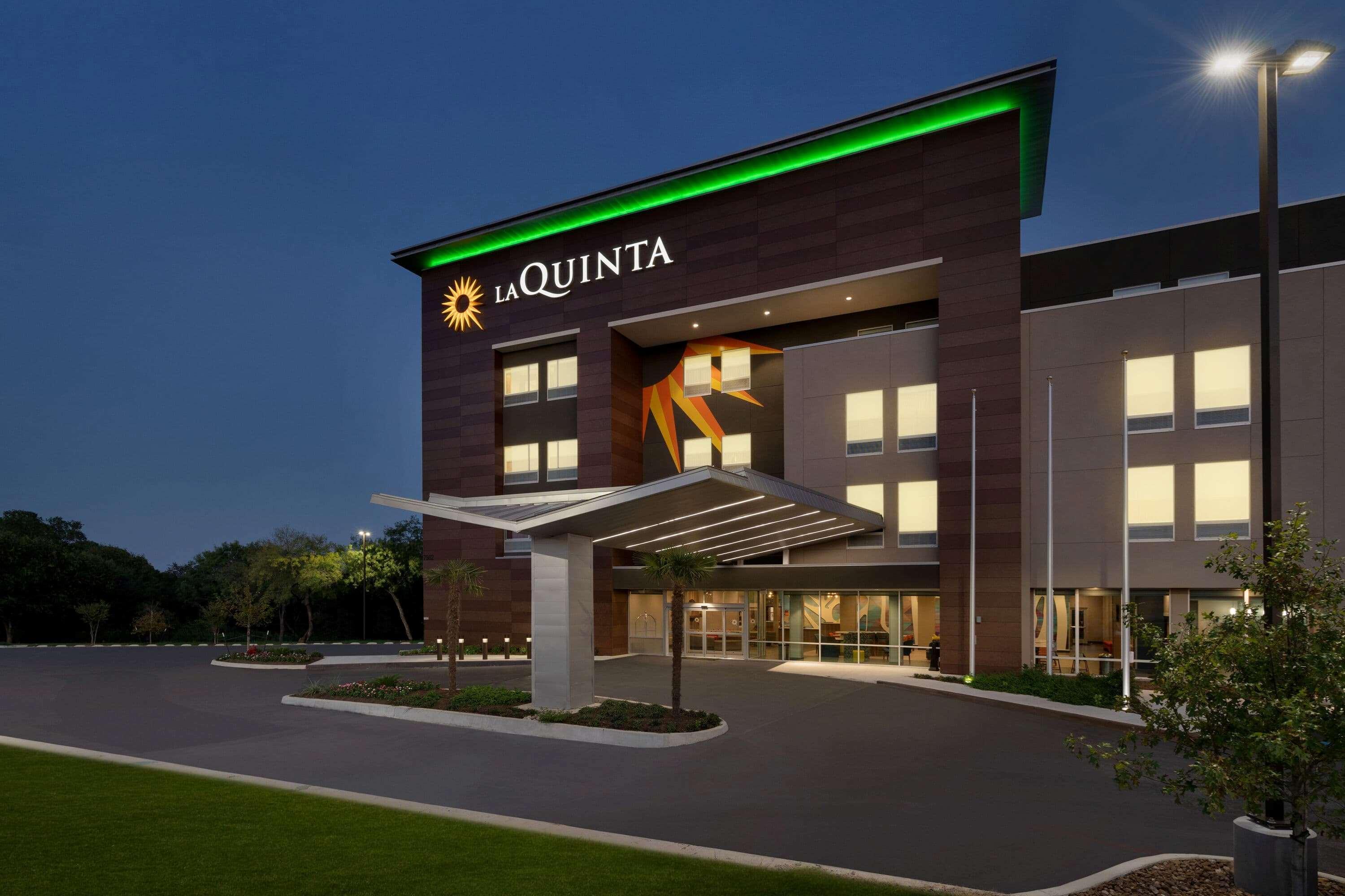 La Quinta Inn & Suites By Wyndham San Antonio Seaworld Lafb ภายนอก รูปภาพ