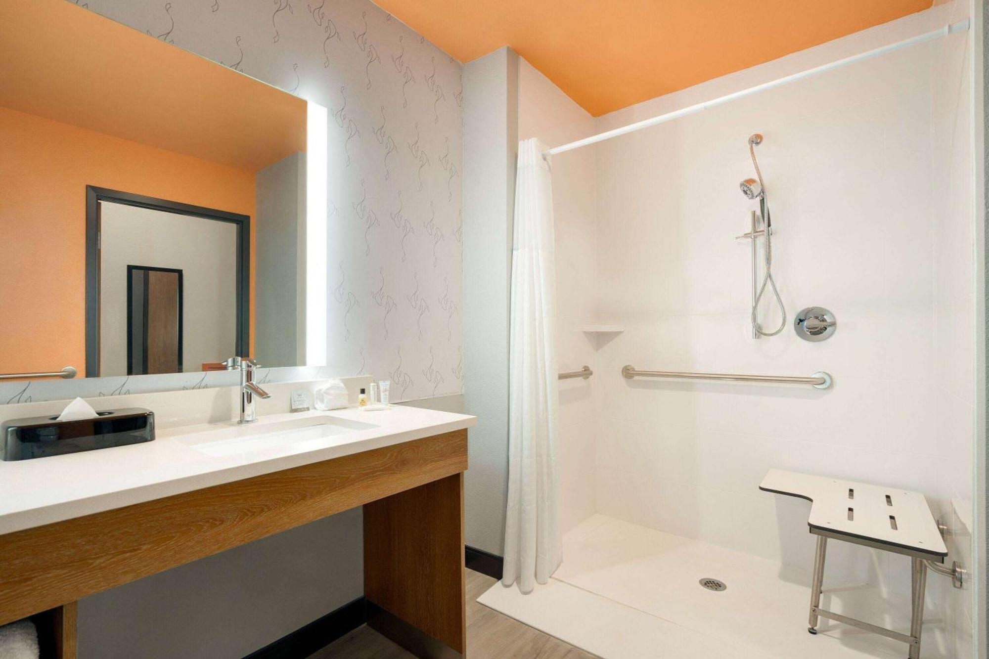 La Quinta Inn & Suites By Wyndham San Antonio Seaworld Lafb ภายนอก รูปภาพ